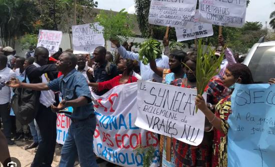 RDC : les enseignants sont contre le paiement de leur salaire par mobile money