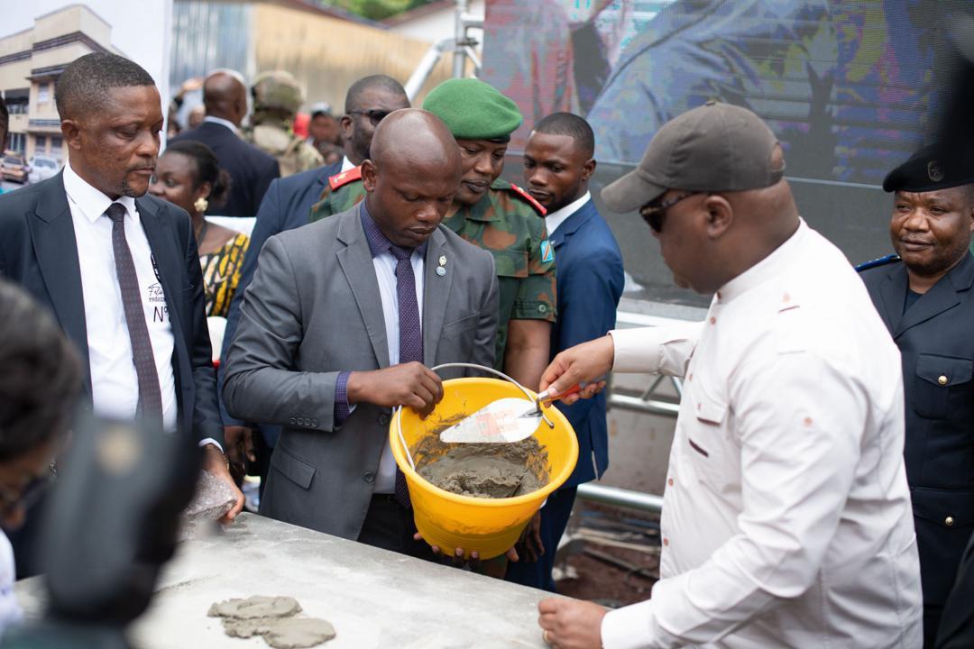 Félix Tshisekedi lance les travaux de modernisation de la maternité de Kitambo à Kinshasa