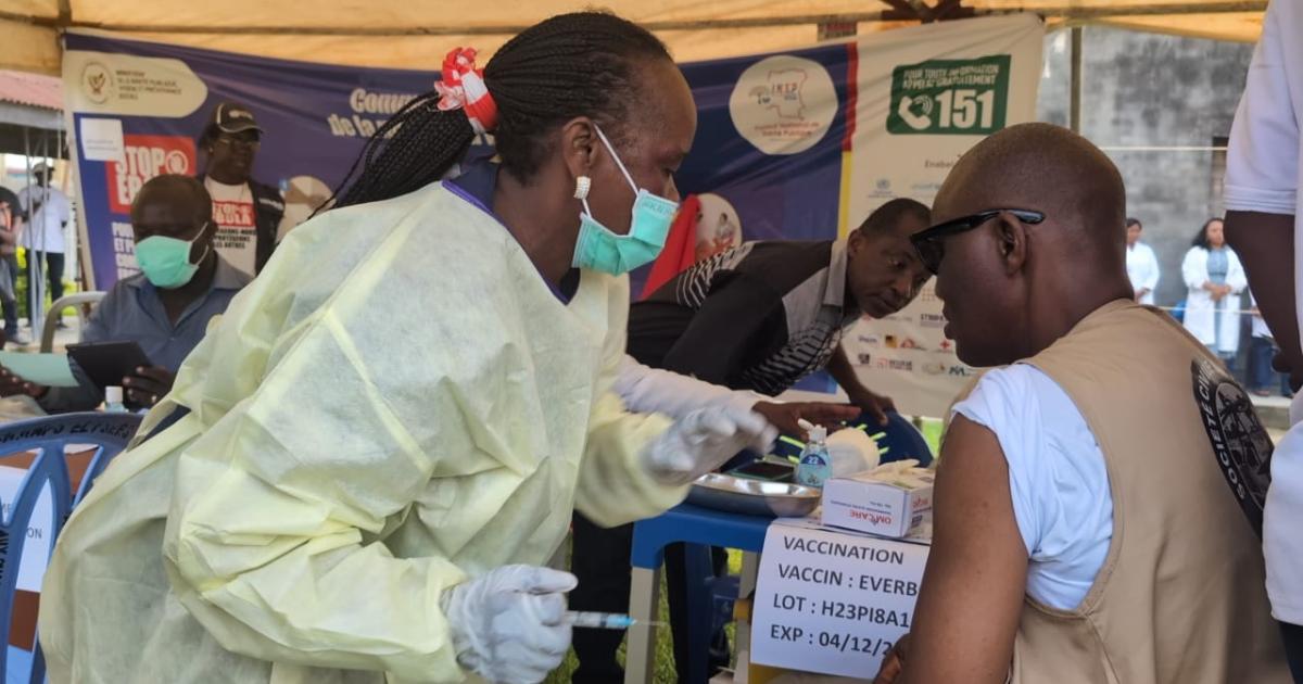 Ebola : Roger Kamba lance la vaccination à Kisangani, la Tshopo passe à l’offensive avec le vaccin Everbo
