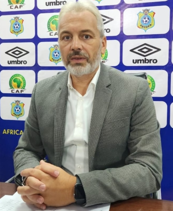 Desabre annonce ses forfaits, salue une pelouse « hybride » et fixe le cap vers la CAN 2027