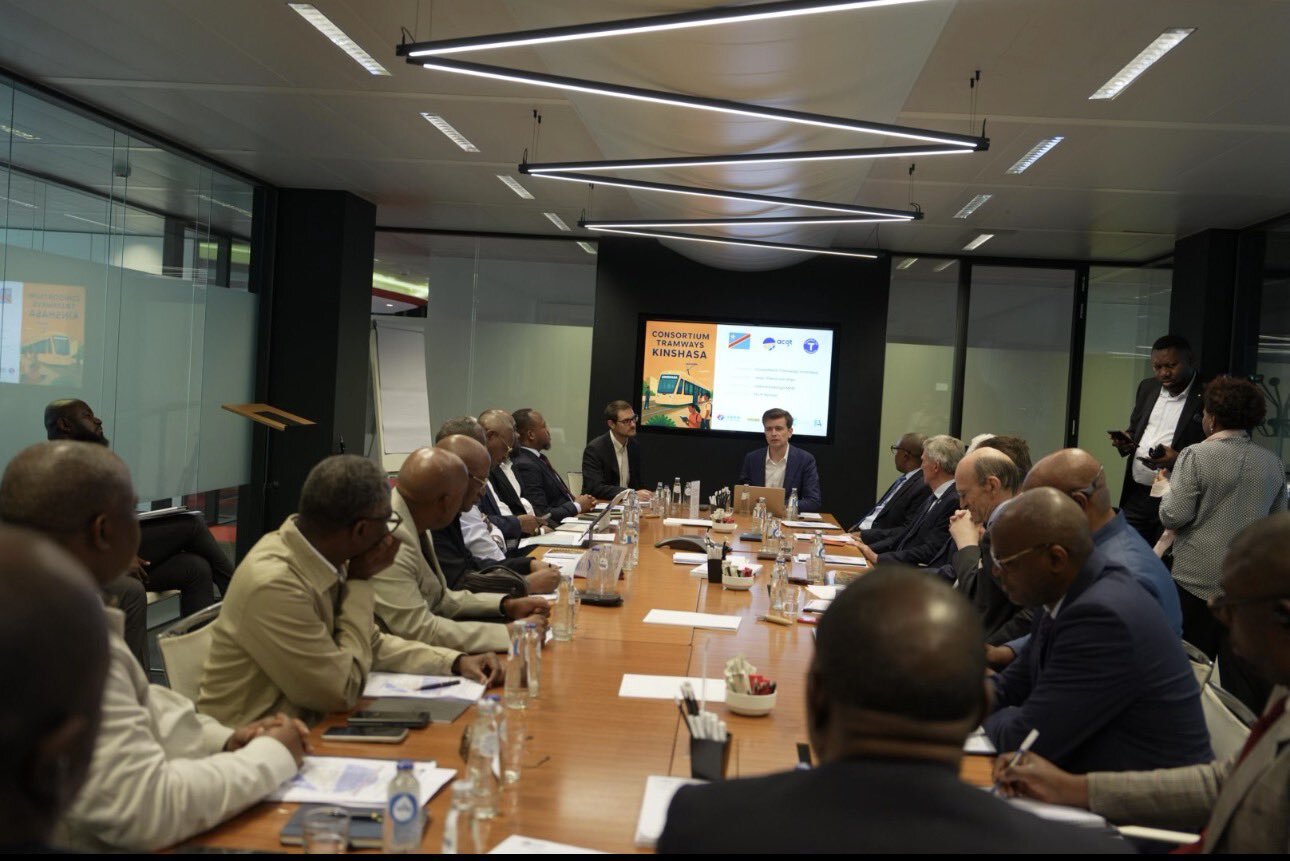 RDC-Belgique : à Bruxelles, John Banza Lunda présente 22 800 km de chantiers et mise sur les investisseurs belges