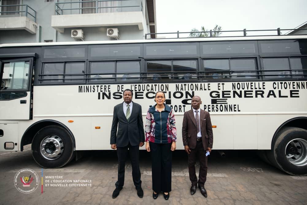Éducation nationale : deux bus de plus de 60 places remis à l’Inspection générale